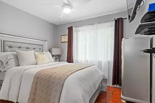 37 Kingswood Dr, New Haven, CT 06513 - Photo 16