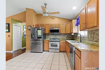 37 Kingswood Drive, New Haven, CT 06513 - Photo 12