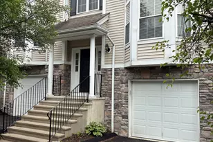 805 Sienna Dr, Danbury, CT 06810 - Photo 2