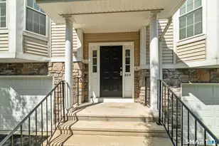 805 Sienna Dr, Danbury, CT 06810 - Photo 2