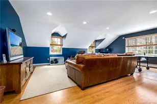 266 W Haviland Ln, Stamford, CT 06903 - Photo 14