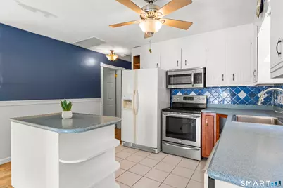 846 Vauxhall St Extension, Waterford, CT 06375 - Photo 8