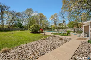 65 Westridge Rd, New London, CT 06320 - Photo 2
