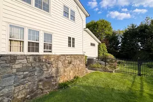 28 Orchard St, Stonington, CT 06378 - Photo 4