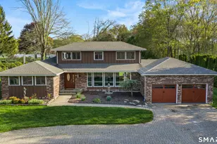 24 Colonial Dr, Waterford, CT 06385 - Photo 2