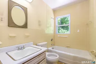 92 Evelyn St, Trumbull, CT 06611 - Photo 10