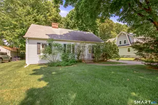 92 Evelyn St, Trumbull, CT 06611 - Photo 2