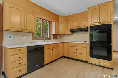 18 Dawn Street, Fairfield, CT 06824 - Photo 10