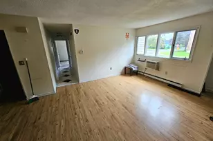 20 Thompson Rd, Manchester, CT 06040 - Photo 2