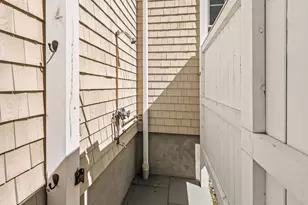 110 Smith St, Fairfield, CT 06824 - Photo 34