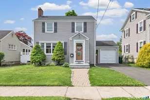 543 Woodstock Ave, Stratford, CT 06614 - Photo 1