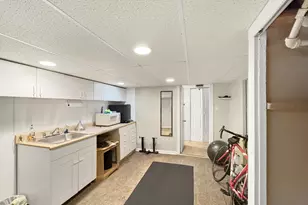 707 Hope St, Stamford, CT 06907 - Photo 16