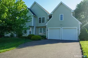 33 Knoll Ridge Ct, Middletown, CT 06457 - Photo 2