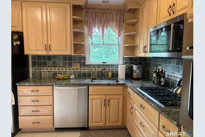 33 Brittania Drive, Danbury, CT 06811 - Photo 4