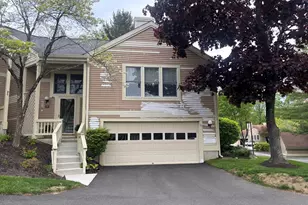 33 Brittania Dr, Danbury, CT 06811 - Photo 2