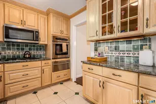 33 Brittania Dr, Danbury, CT 06811 - Photo 2