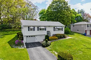 23 Rockwood Dr, Waterford, CT 06385 - Photo 2