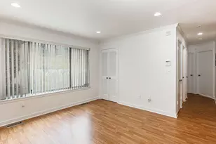 33 Pleasant St, Stamford, CT 06901 - Photo 4