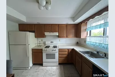 184 Concord Court #184, Beacon Falls, CT 06403 - Photo 4