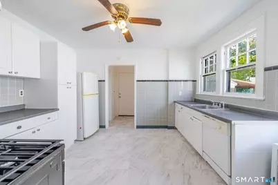 29 Roosevelt Avenue, Stamford, CT 06902 - Photo 8