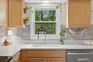 19 Maplewood Dr, East Lyme, CT 06333 - Photo 16