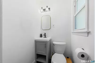 130 Deramo Place, Bridgeport, CT 06606 - Photo 10