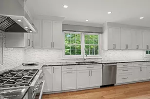 8 White Fox Rd, Stamford, CT 06903 - Photo 10