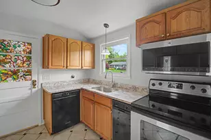 23 Raymond Rd, South Windsor, CT 06074 - Photo 8