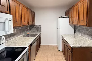 140 Kane St, West Hartford, CT 06119 - Photo 2