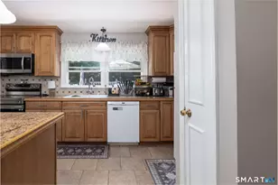 2 Burton St, Bristol, CT 06010 - Photo 6