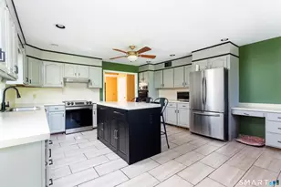 829 Scofieldtown Rd, Stamford, CT 06903 - Photo 8