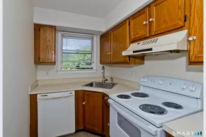 4 Concorde Way #B5, Windsor Locks, CT 06096 - Photo 10