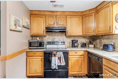 17 Trinity Lane, Windsor Locks, CT 06096 - Photo 8