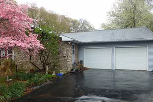 67 Wildwood Ln, Montville, CT 06382 - Photo 2