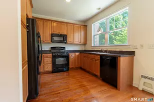 10 Lawrence Ave, Danbury, CT 06810 - Photo 8