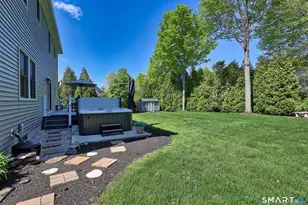 10 Fawn Meadow Dr, Naugatuck, CT 06770 - Photo 30