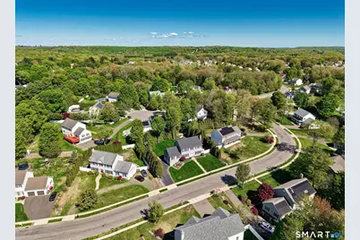 10 Fawn Meadow Drive, Naugatuck, CT 06770 - Photo 2