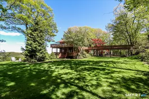 10 Hillcrest Ct, Ridgefield, CT 06877 - Photo 2