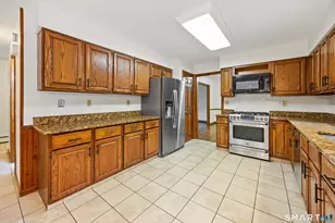 14 Colonial Ct, Cheshire, CT 06410 - Photo 8