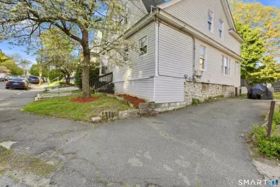 2 Oakland Avenue, Waterbury, CT 06710 - Photo 2