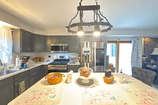 325 W Rutland Rd, Milford, CT 06461 - Photo 10