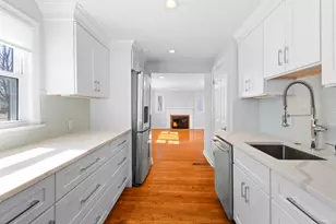 36 Ocean Dr E, Stamford, CT 06902 - Photo 6