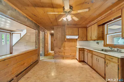 8 Chapel Hill Road, Montville, CT 06370 - Photo 2