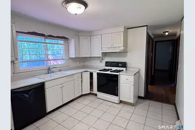 33 Thomas Street, Windsor Locks, CT 06096 - Photo 6