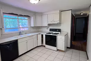 33 Thomas St, Windsor Locks, CT 06096 - Photo 6