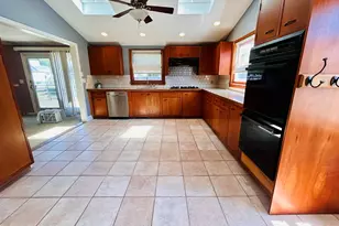 11 Wayland Ct, Milford, CT 06460 - Photo 14