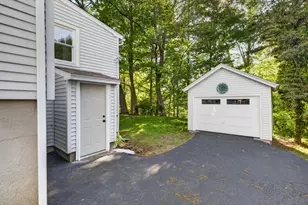 27 Harland Pl, Norwich, CT 06360 - Photo 6