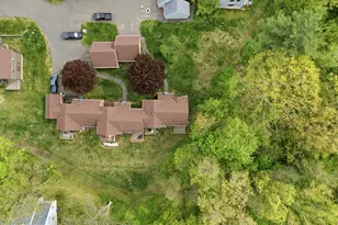 19 Mallard Cir, Simsbury, CT 06081 - Photo 2