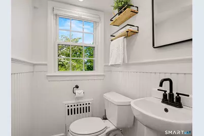 40 Woodbury Avenue, Stamford, CT 06907 - Photo 18