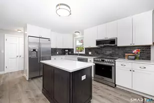 7 Capilos Dr, Cromwell, CT 06416 - Photo 6